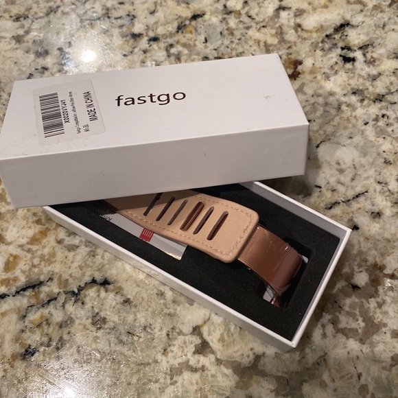 Rose pink Apple Watch band. - Picture 5 of 5